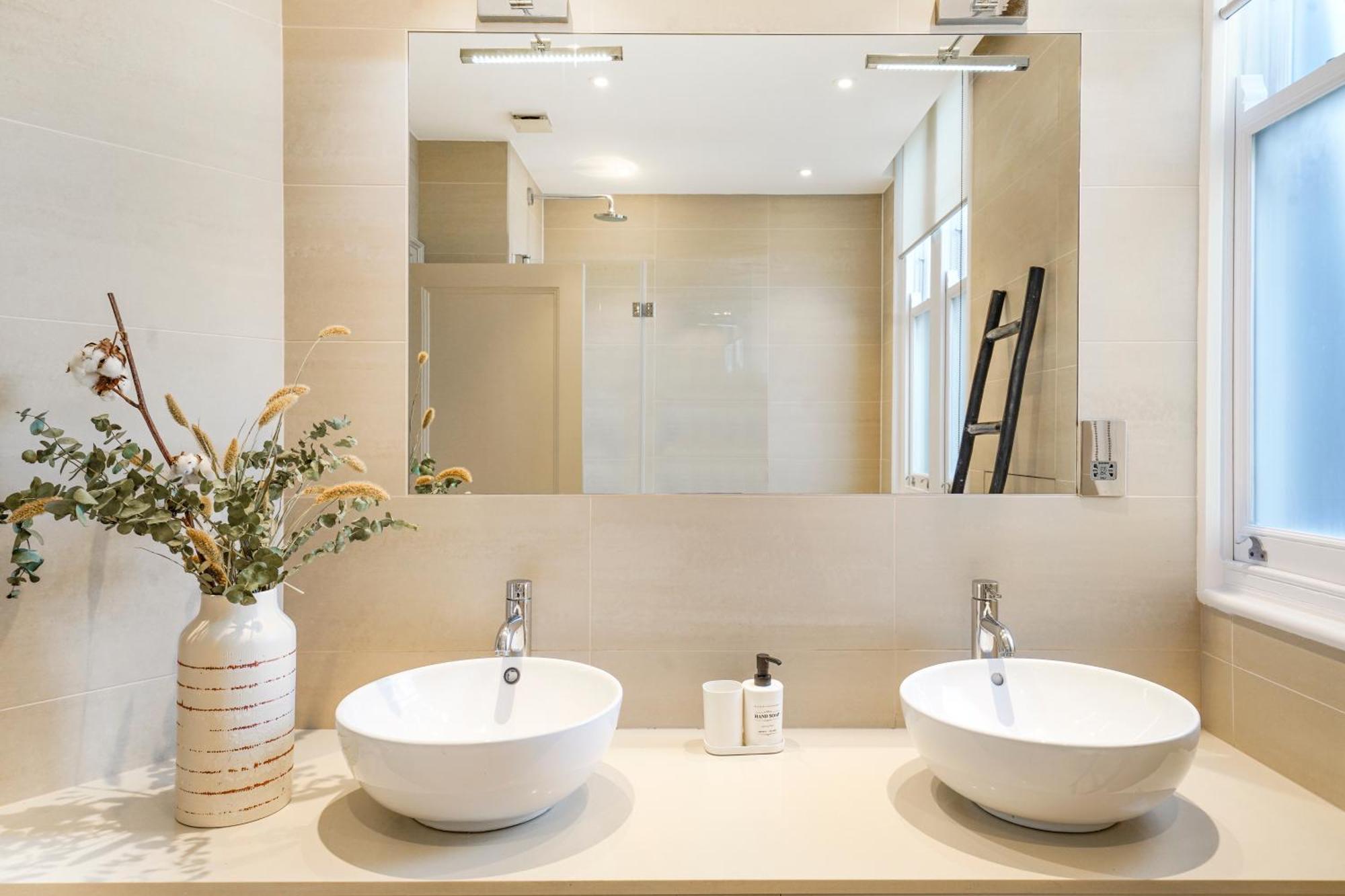Spacious And Modern 4 Beds Home In Kensington London Ngoại thất bức ảnh